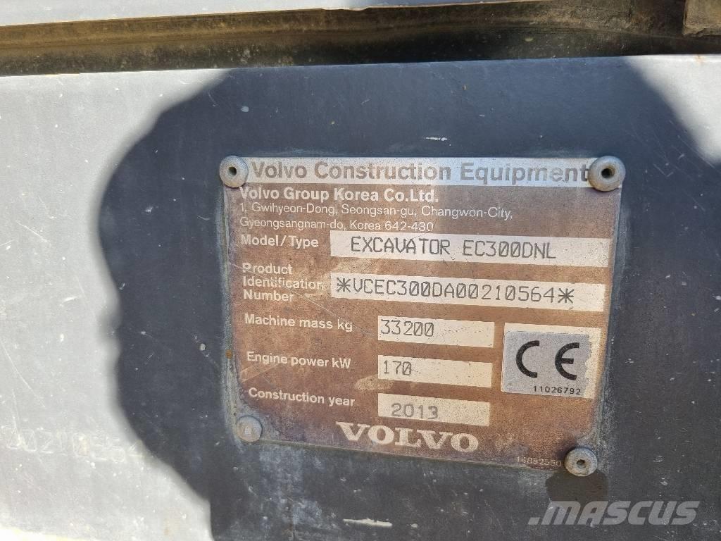 Volvo EC300DNL حفارات زحافة