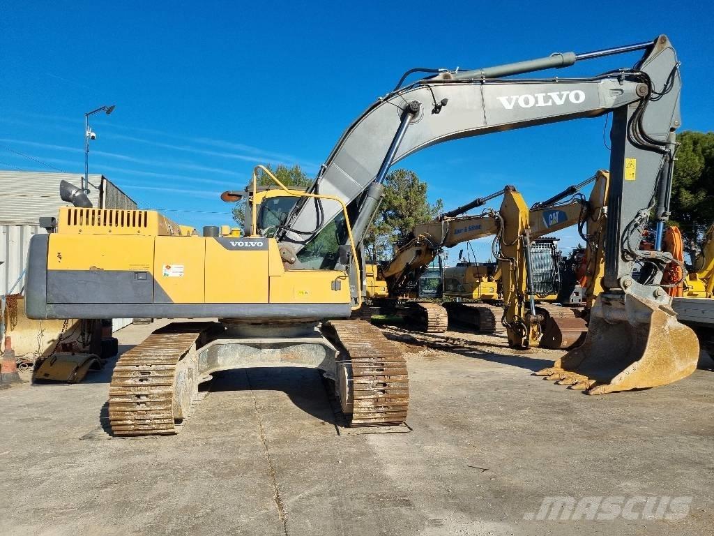 Volvo EC300DNL حفارات زحافة