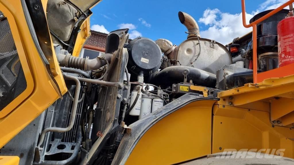 Volvo L 260 H لوادر بعجل