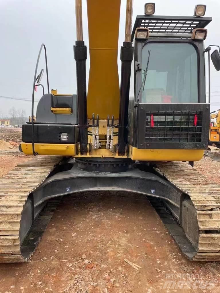CAT 323 D L حفارات زحافة