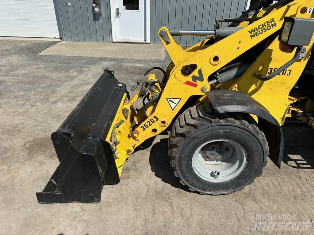 Wacker Neuson WL 30 لوادر بعجل