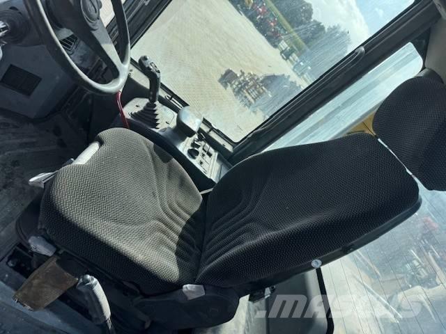 Komatsu WA 250-5 لوادر بعجل