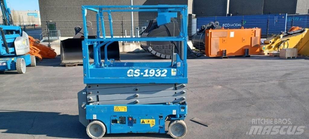 GENIE GS1932 رافعات مقصية الشكل