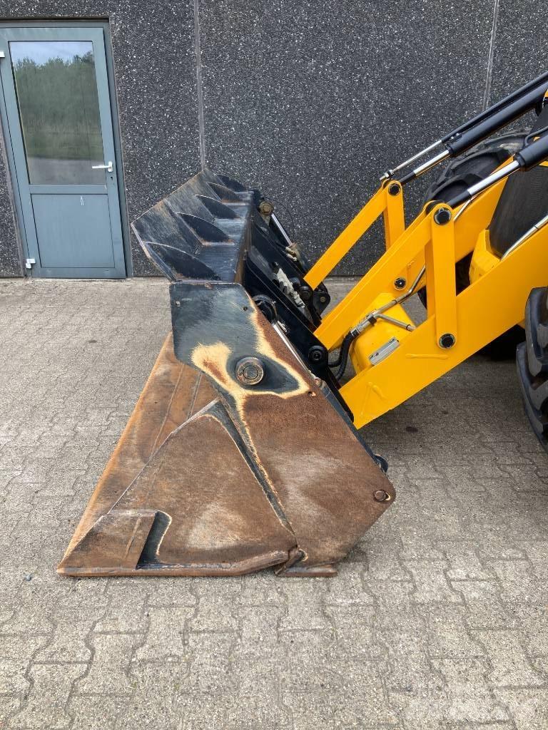 JCB 4 CX Pro لوادر ذات جرافات عكسية