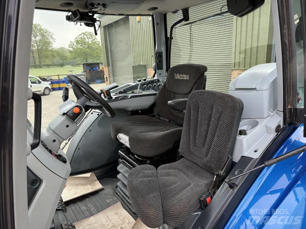 Valtra T 234 Versu الجرارات