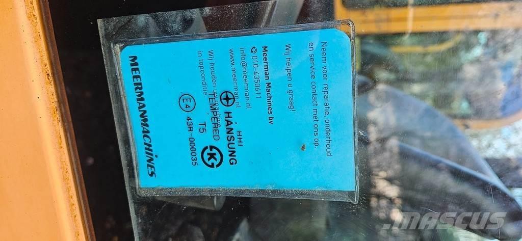Hyundai R16-9 حفارات صغيرة أقل من 7 طن (حفارات صغيرة)