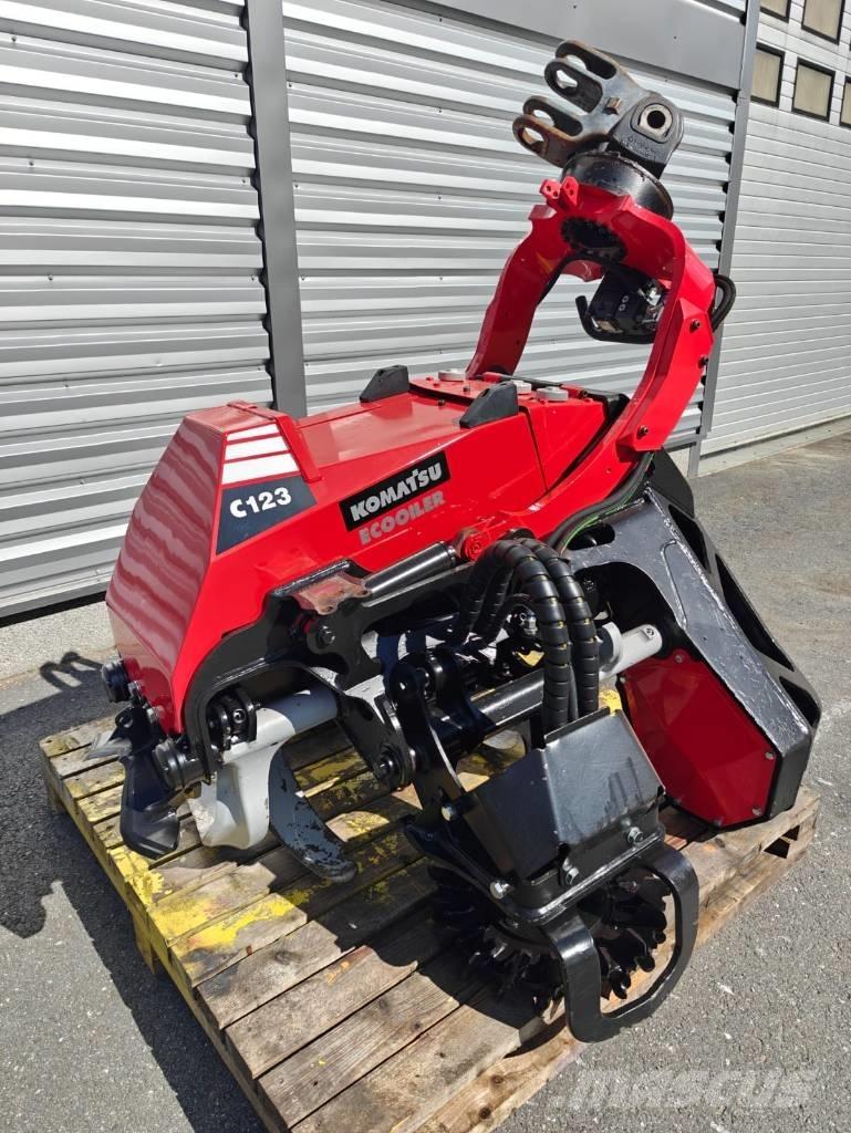 Komatsu C 123 رؤوس حصادات
