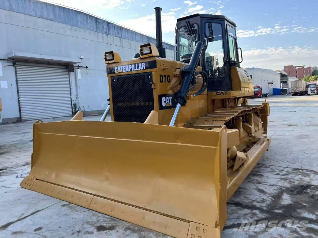 CAT D 7 G بلدوزرات مجنزرة