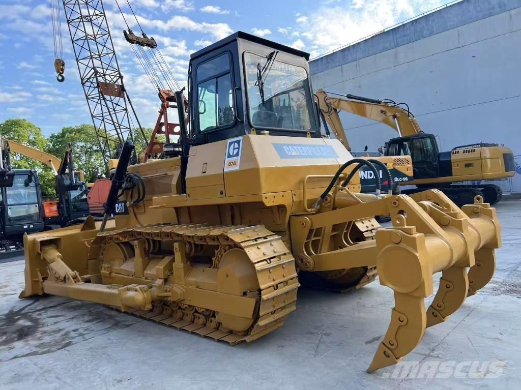 CAT D 7 G بلدوزرات مجنزرة
