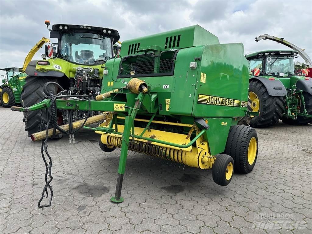 John Deere 575 محزمات مستديرة