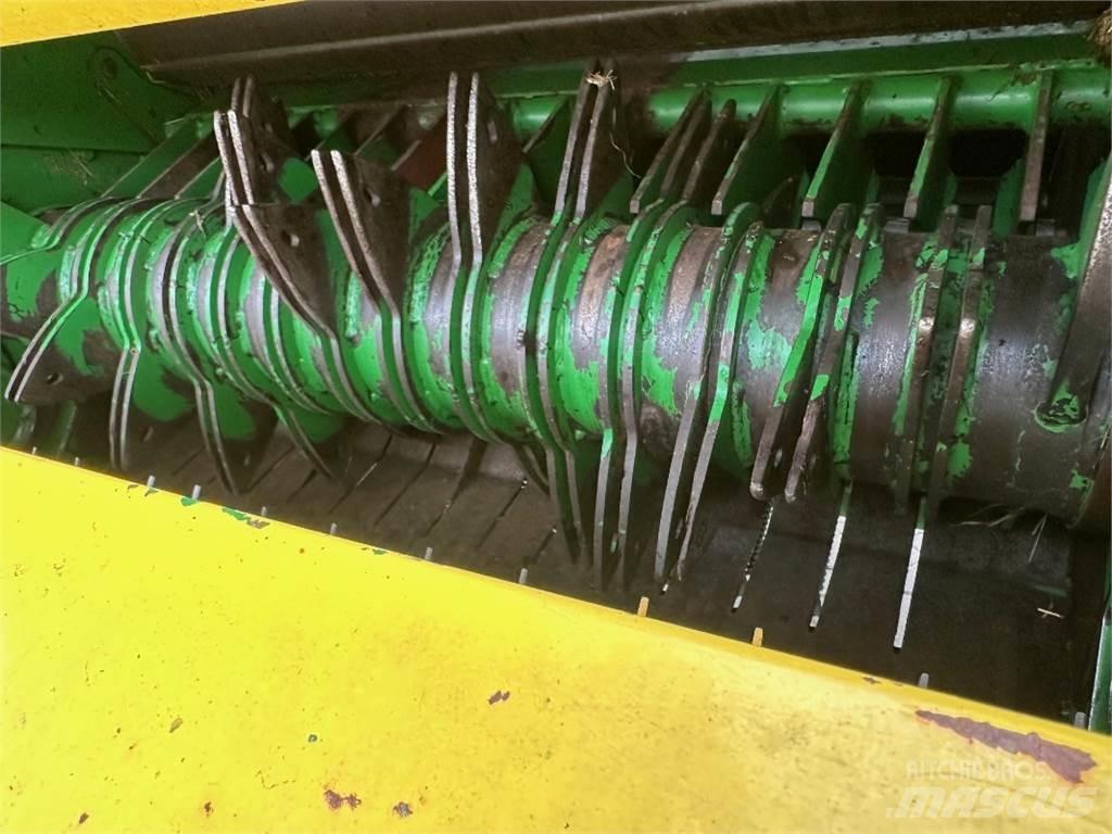 John Deere 575 محزمات مستديرة
