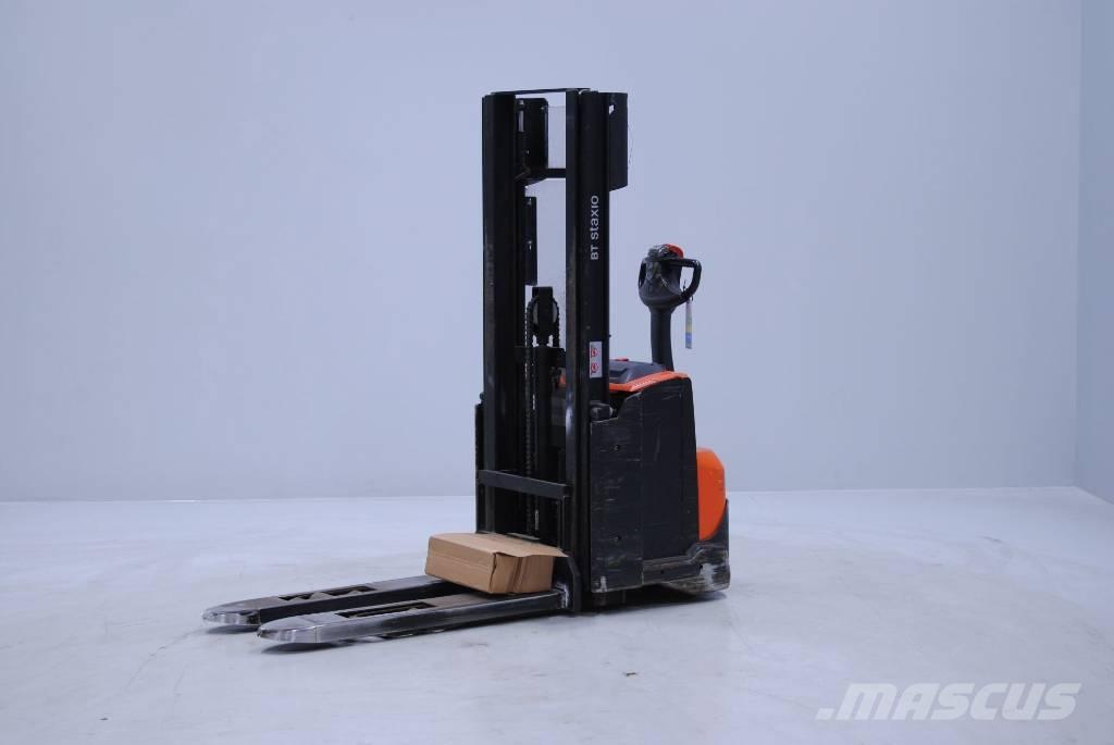 Toyota SWE120L معدات التكديس الجوالة