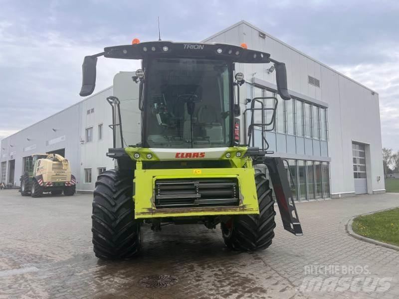 CLAAS TRION 520 حصادات