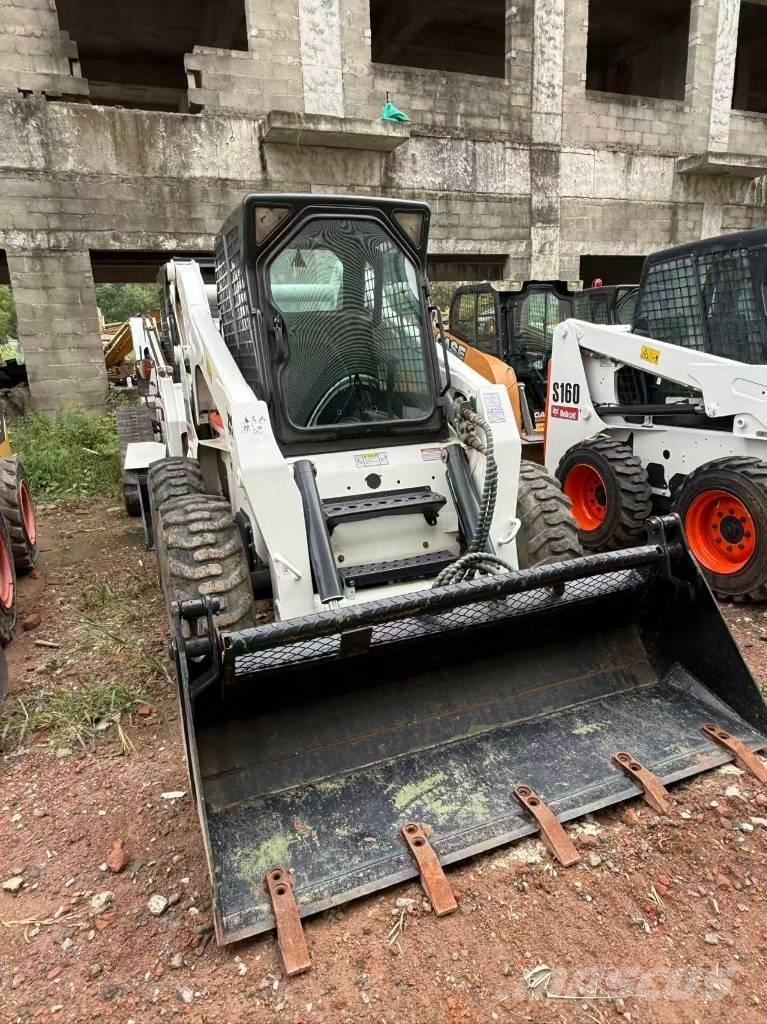 Bobcat S 300 لوادر انزلاقية التوجيه