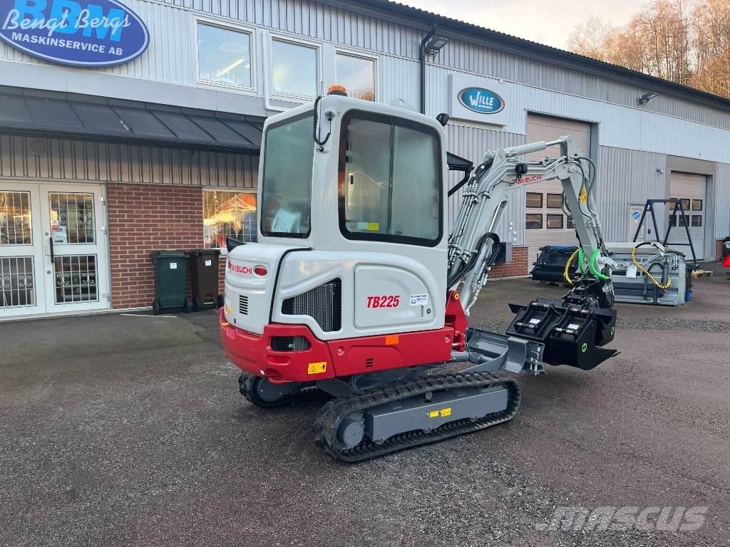 Takeuchi TB 225 حفارات صغيرة أقل من 7 طن (حفارات صغيرة)