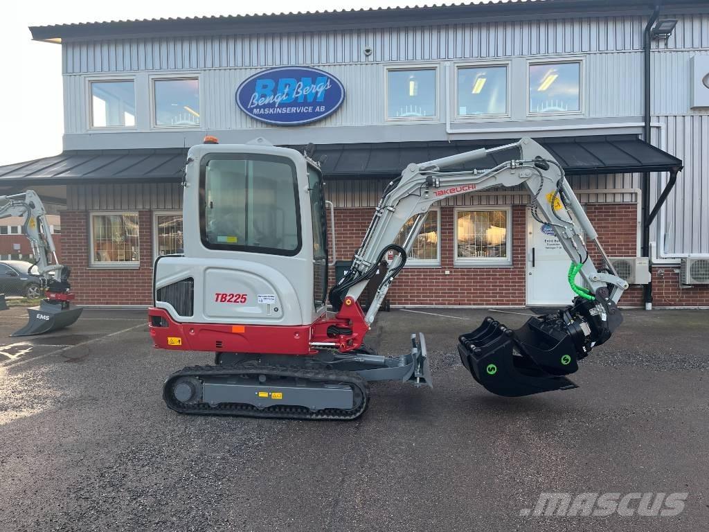 Takeuchi TB 225 حفارات صغيرة أقل من 7 طن (حفارات صغيرة)