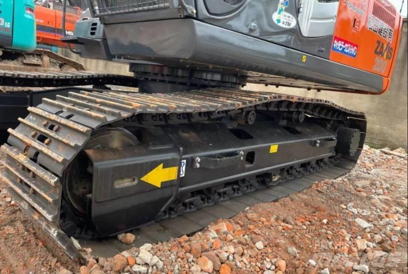 Hitachi 200-3 حفارات زحافة