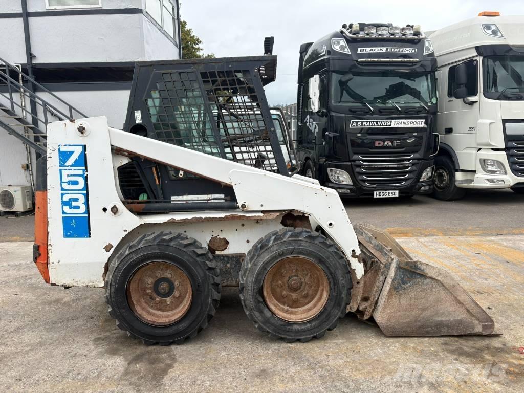 Bobcat 753 لوادر انزلاقية التوجيه