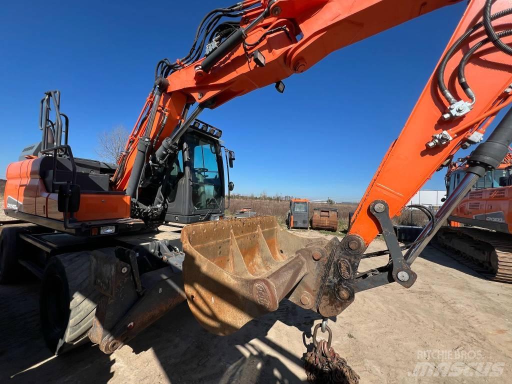 Doosan DX 140 W حفارات بعجل