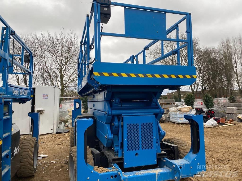 Genie GS 4390 RT رافعات مقصية الشكل