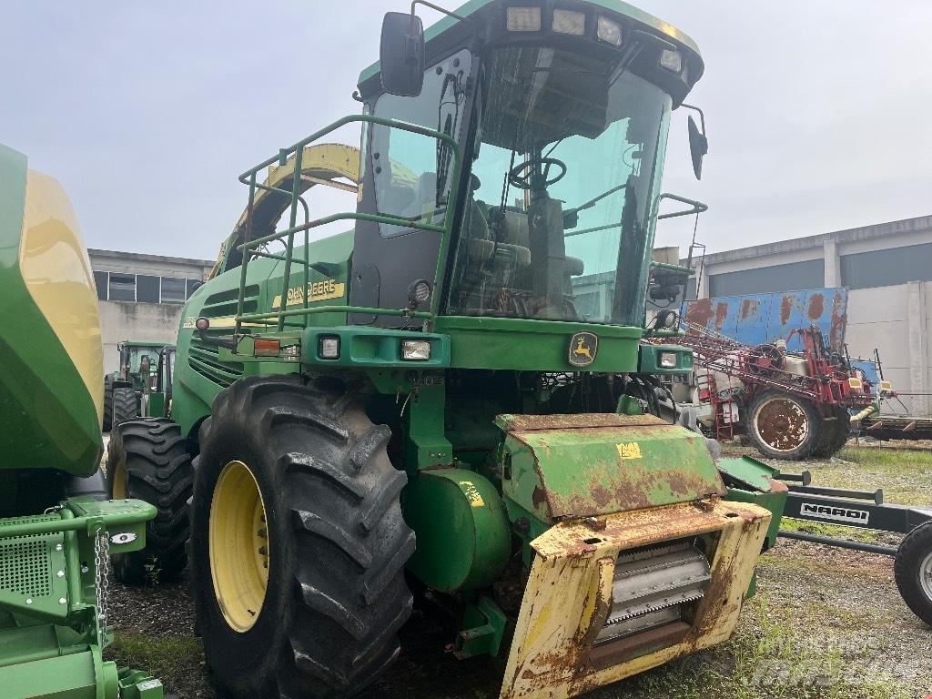 John Deere 7700 علافات ذاتية الدفع