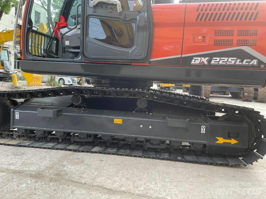 Doosan DX 225 حفارات وسط 7 طن - 12 طن