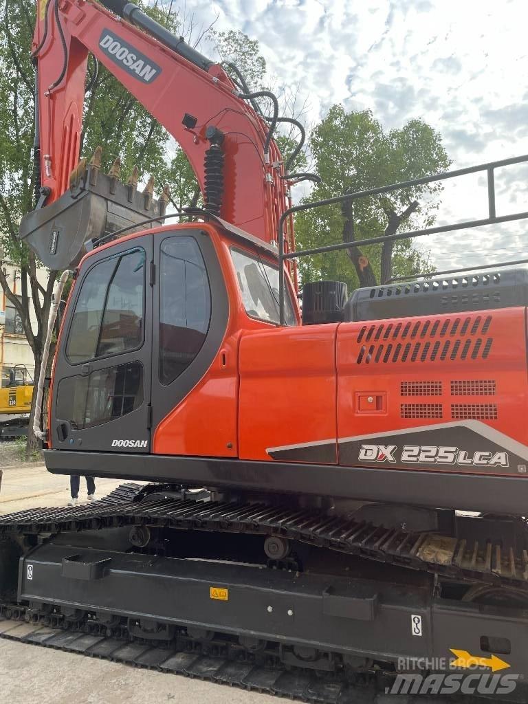 Doosan DX 225 حفارات وسط 7 طن - 12 طن