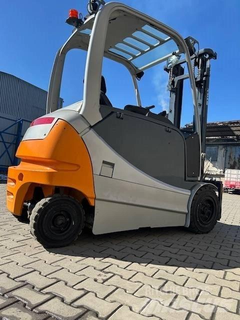Still RX 60-30 شاحنات ذات رافعات شوكية تعمل بالكهرباء