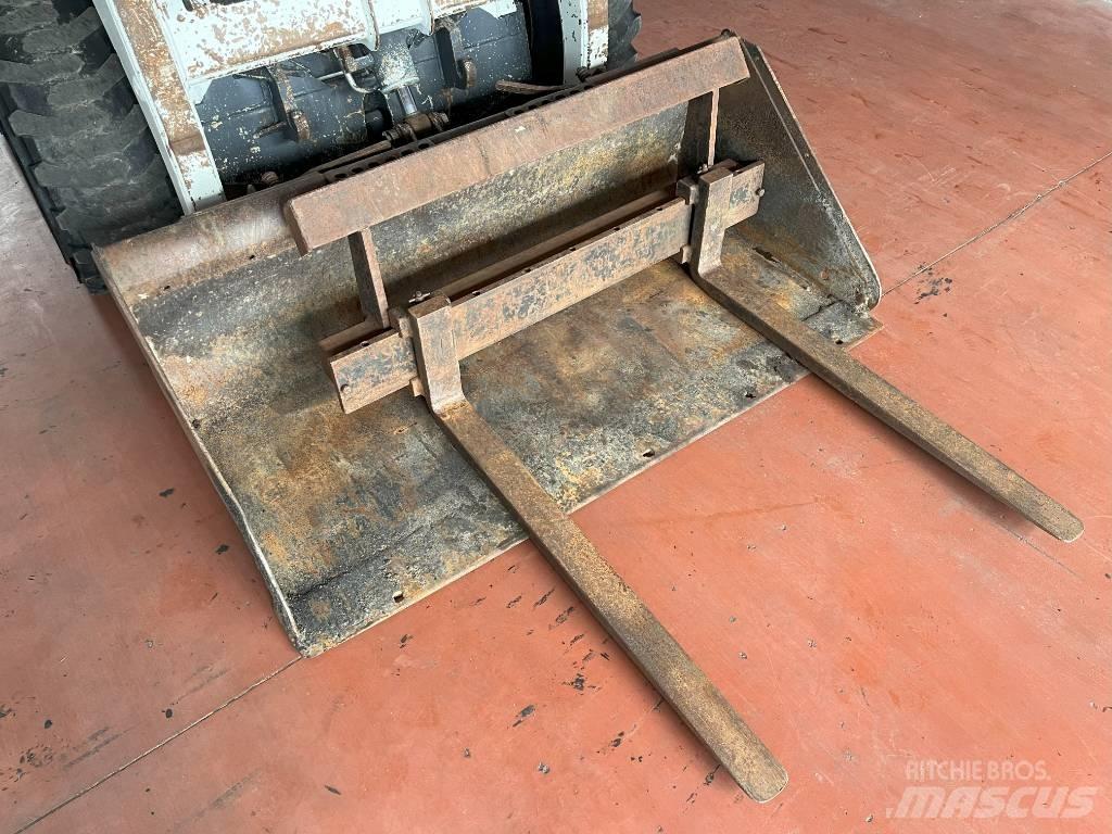 Bobcat 853 لوادر انزلاقية التوجيه