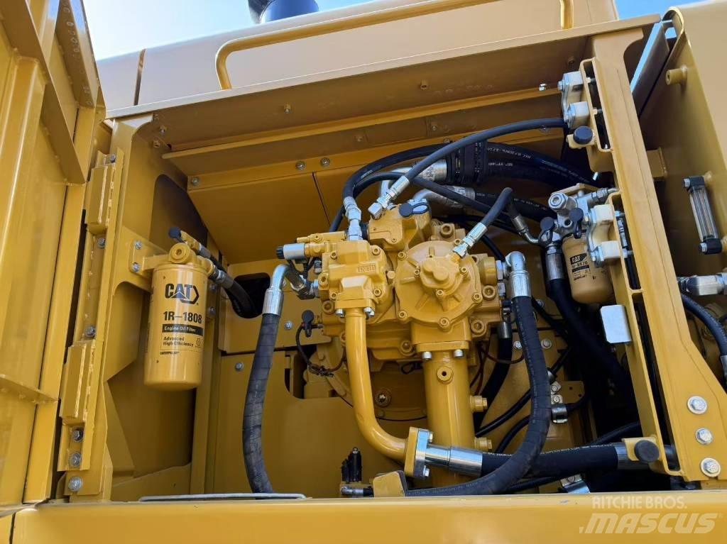 CAT 349 D L حفارات زحافة