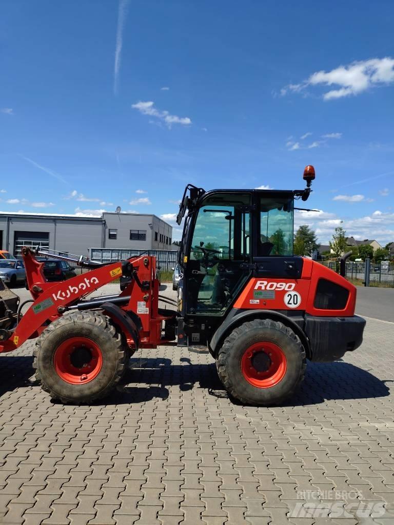 Kubota R 090 لوادر بعجل
