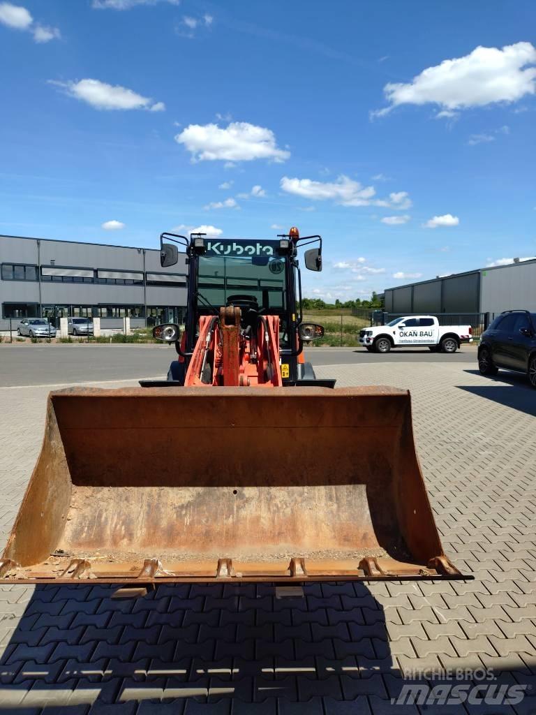 Kubota R 090 لوادر بعجل