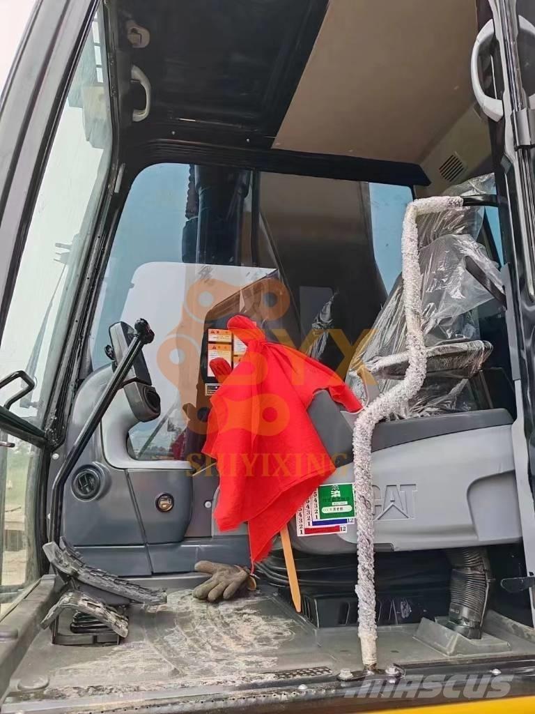 CAT 330 D حفارات زحافة