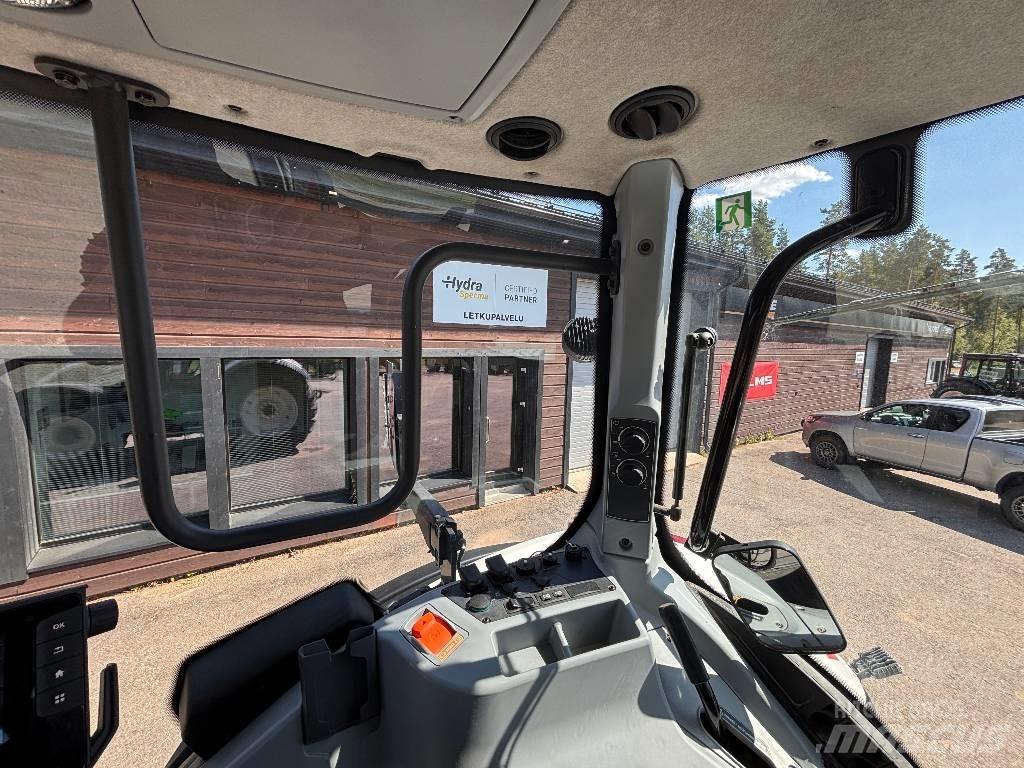 Valtra Q 305 الجرارات