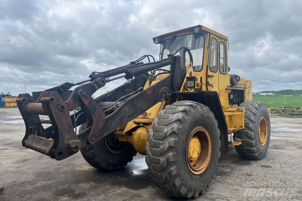 Volvo BM 4400 لوادر بعجل