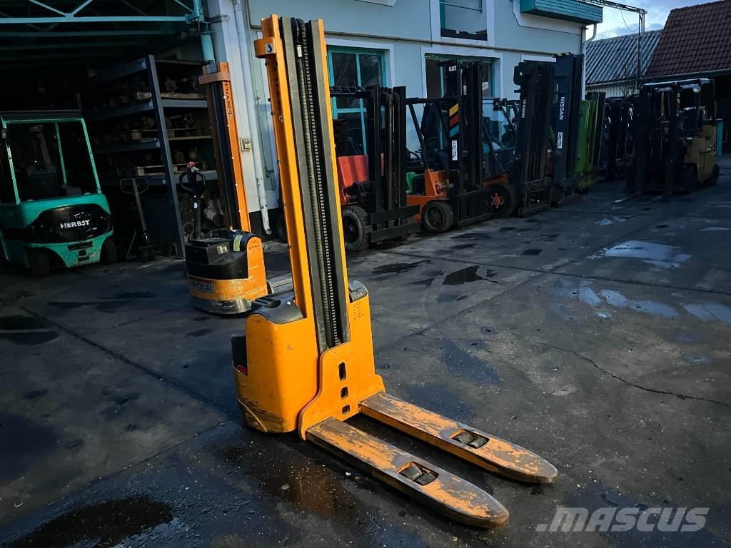 Still EGV12   V-4250 شاحنات مناولة ذاتية الدفع