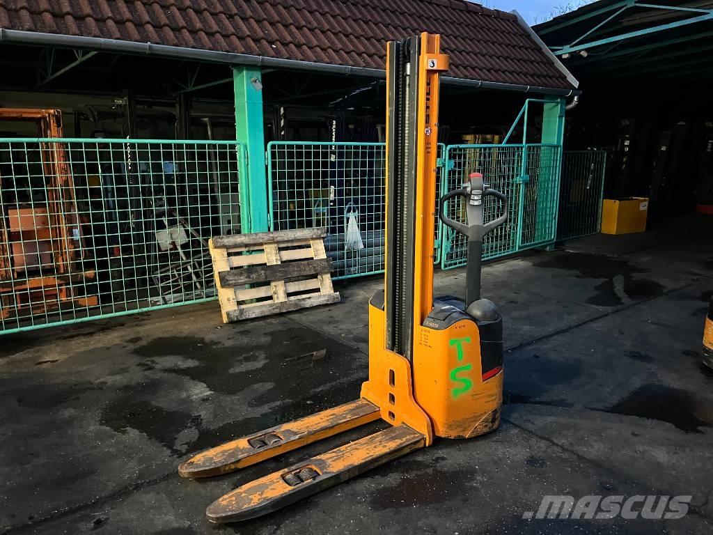 Still EGV12   V-4250 شاحنات مناولة ذاتية الدفع