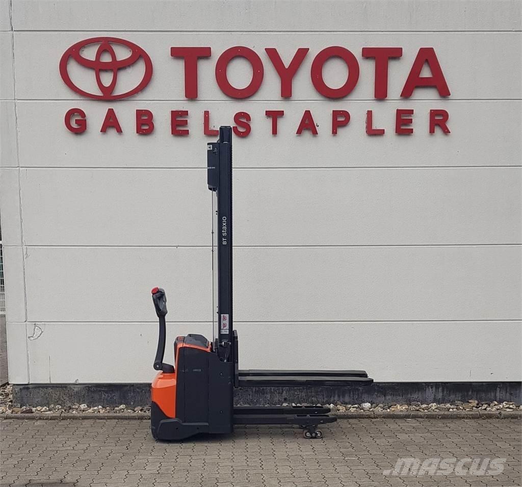 Toyota SWE120L معدات التكديس الجوالة