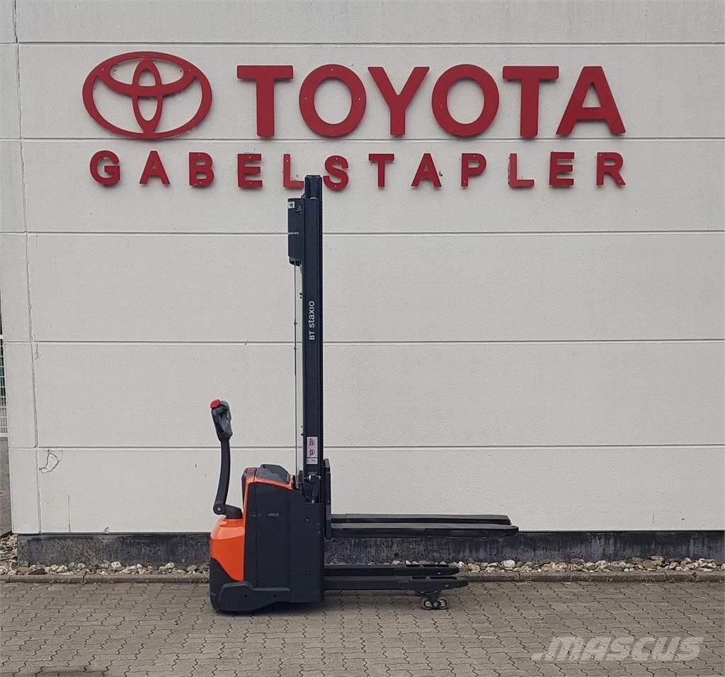 Toyota SWE120L معدات التكديس الجوالة
