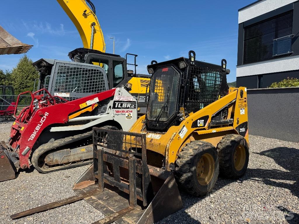 CAT 216 B 3 لوادر انزلاقية التوجيه