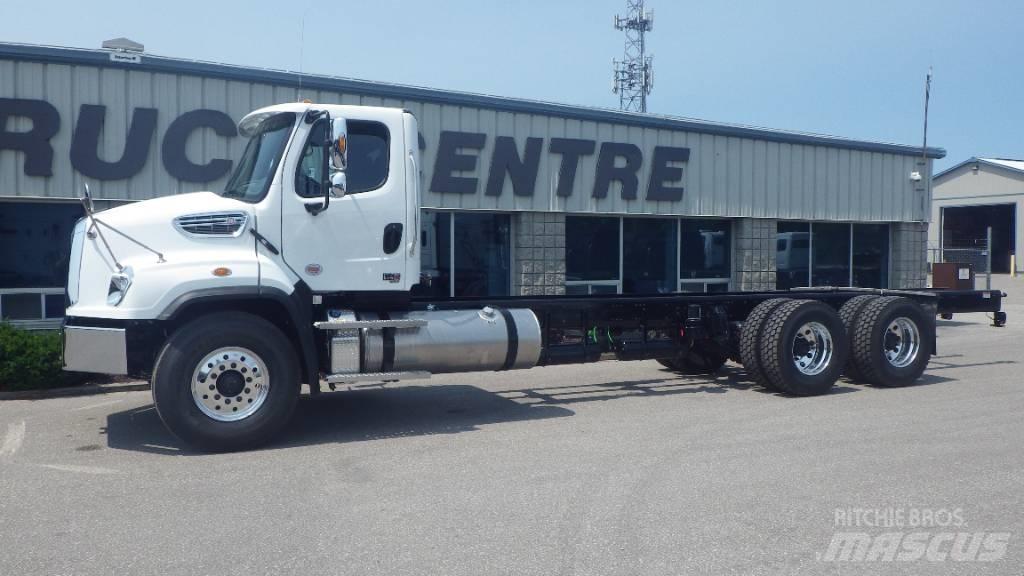 Freightliner 114 SD شاحنات بمقصورة وهيكل