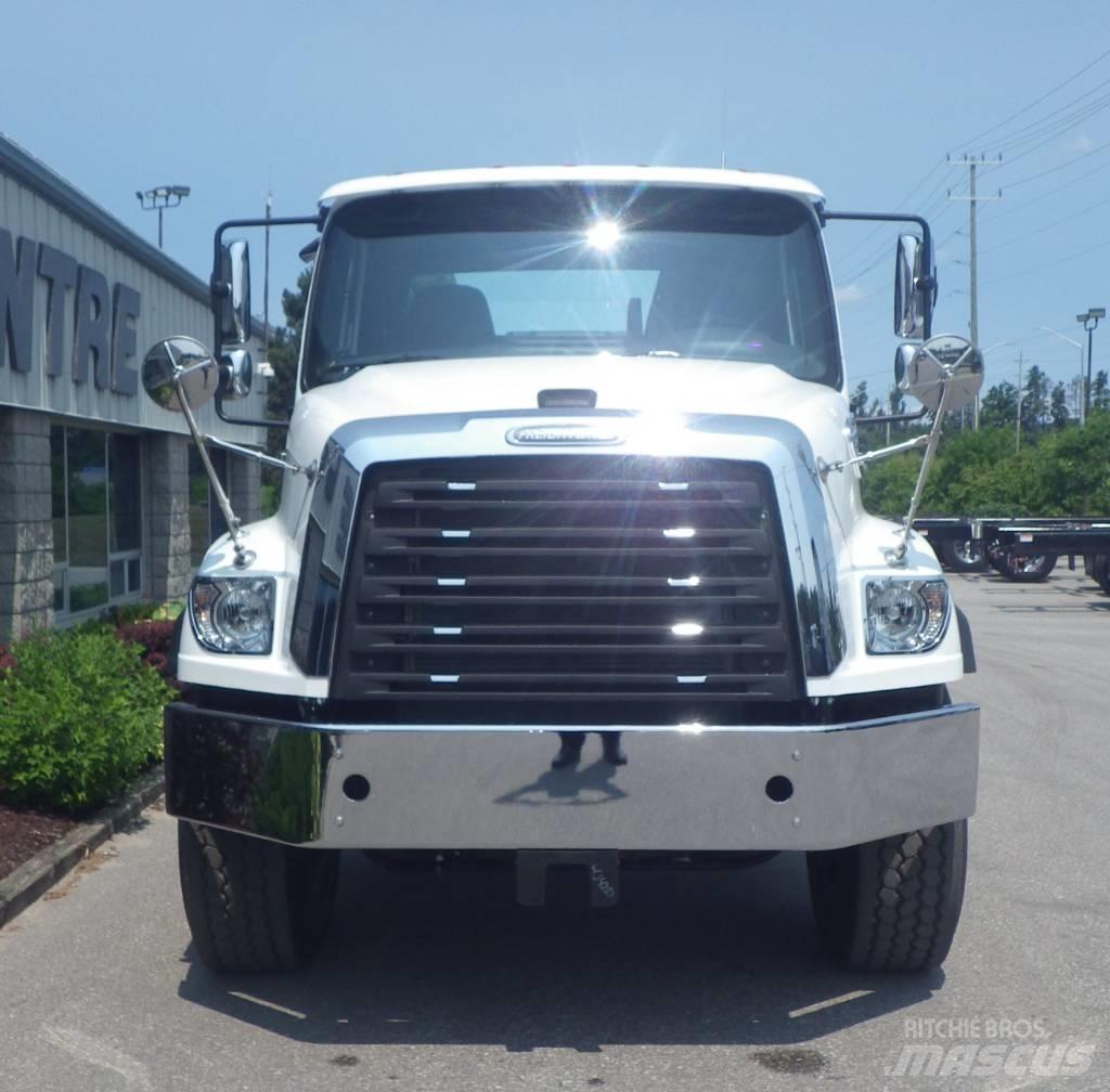 Freightliner 114 SD شاحنات بمقصورة وهيكل