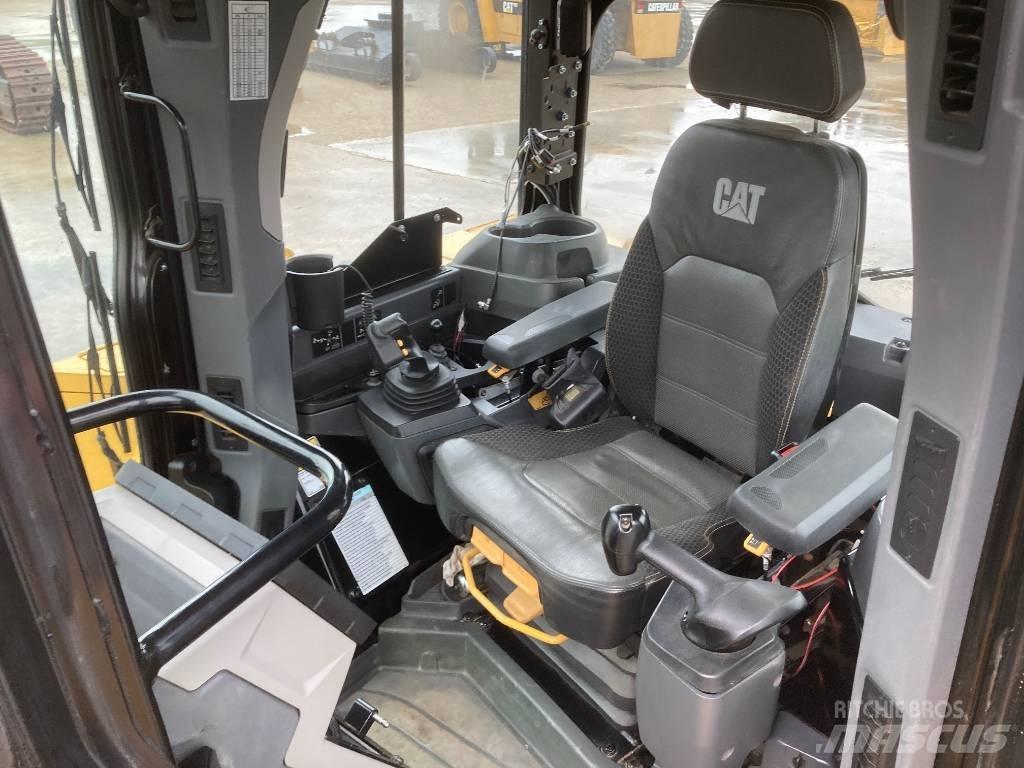 CAT D 6 LGP بلدوزرات مجنزرة