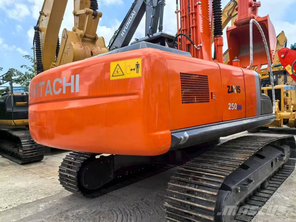 Hitachi ZX 250-3 G حفارات زحافة