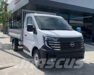 Nissan 3500 شاحنات قلابة