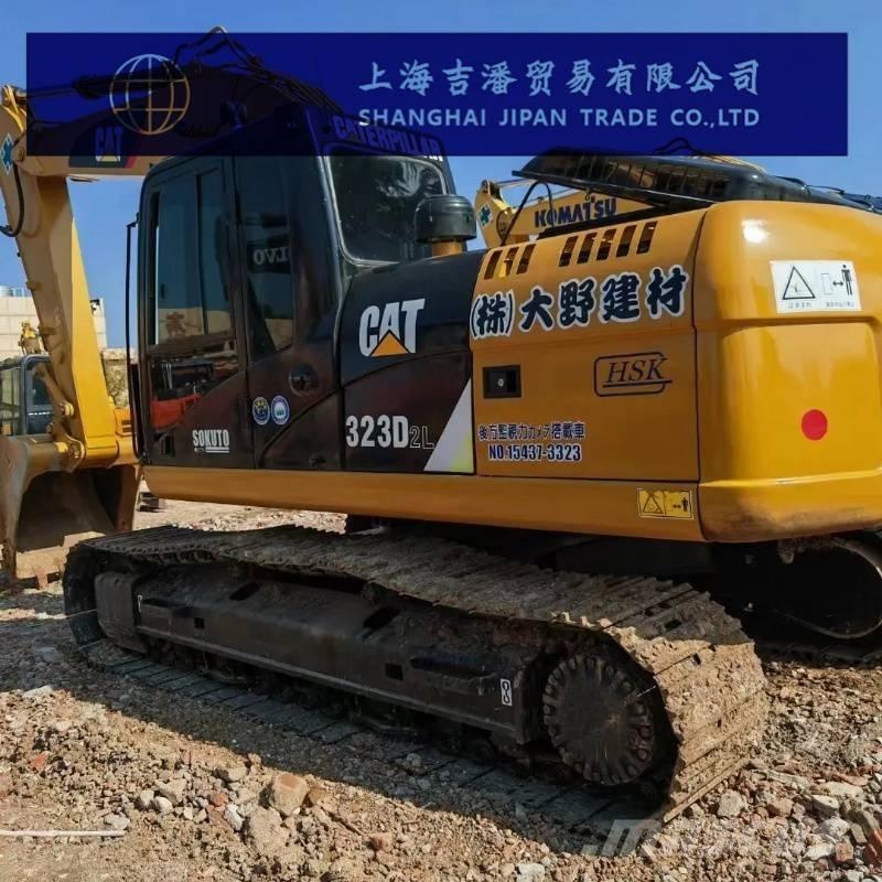 CAT 323 D حفارات زحافة