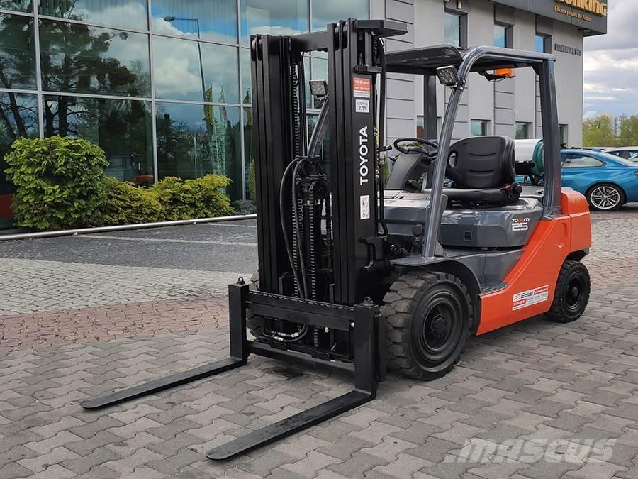 Toyota 02-8FGF25 شاحنات LPG
