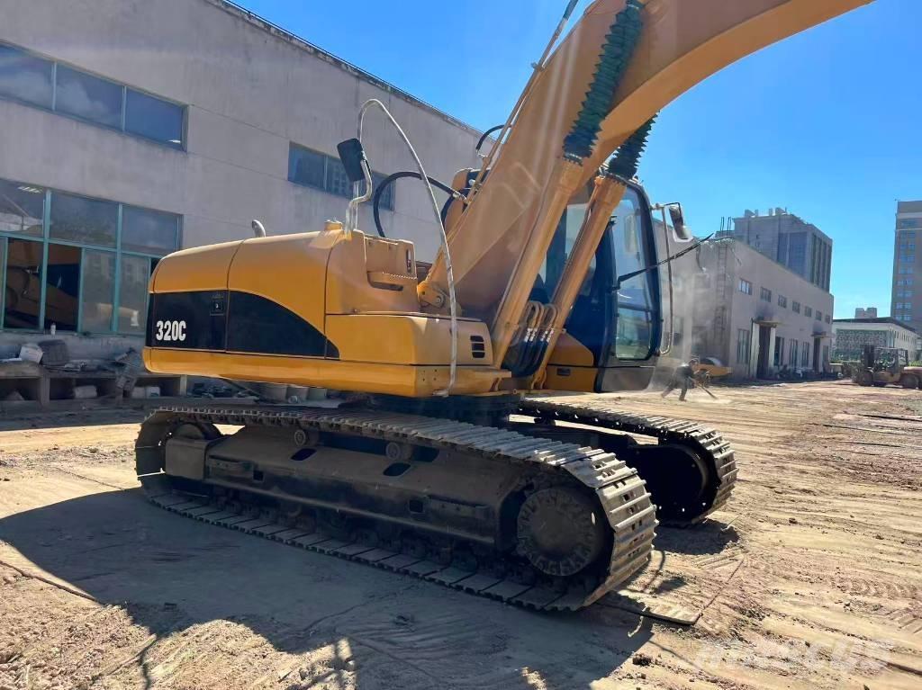 CAT 320 C L حفارات زحافة