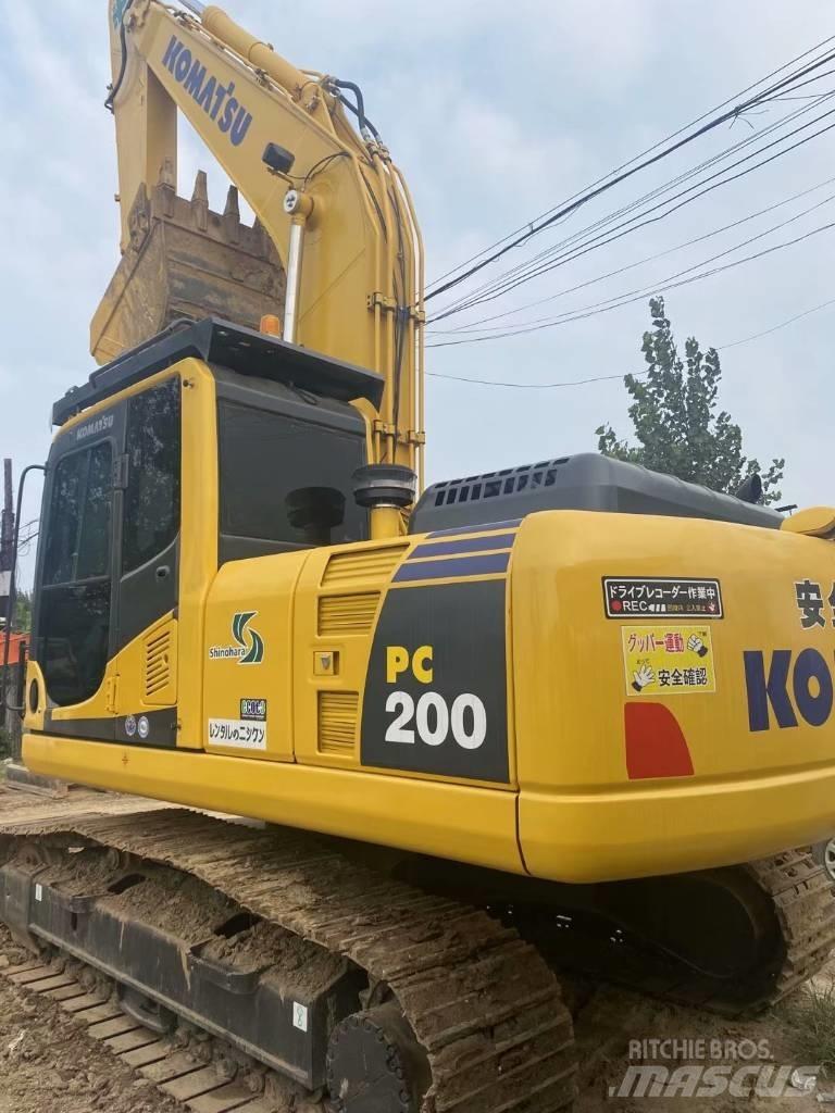Komatsu pc200-8 حفارات زحافة