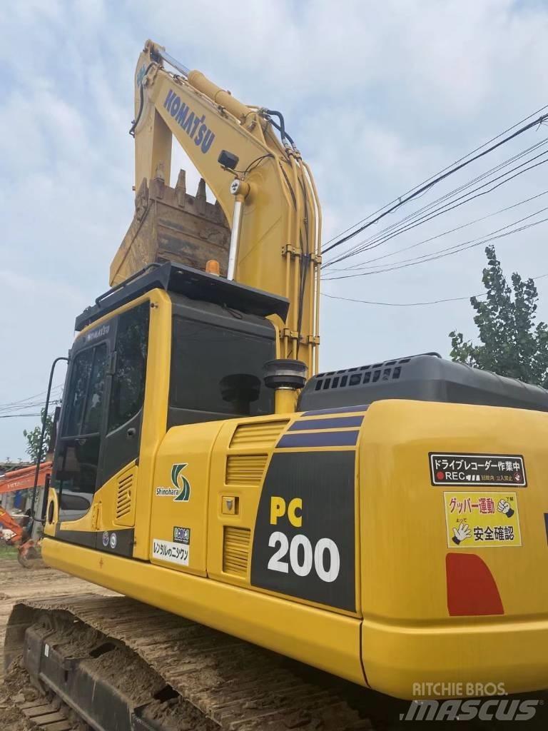 Komatsu pc200-8 حفارات زحافة
